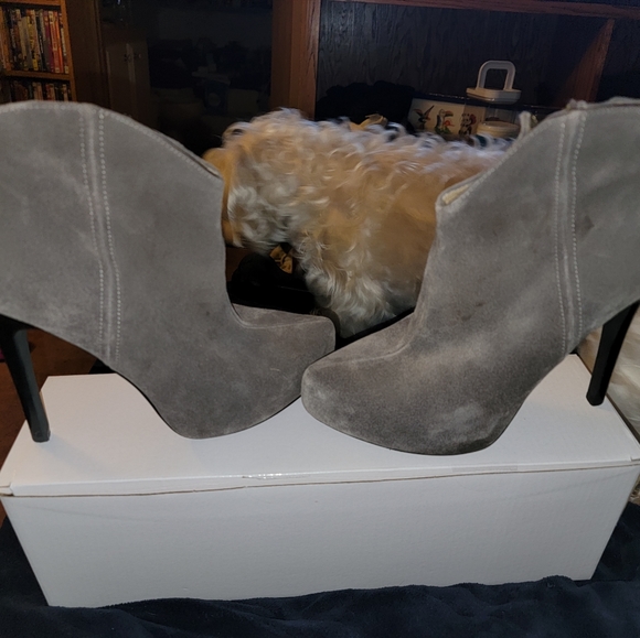Grey ankle boots great condition - Picture 3 of 3